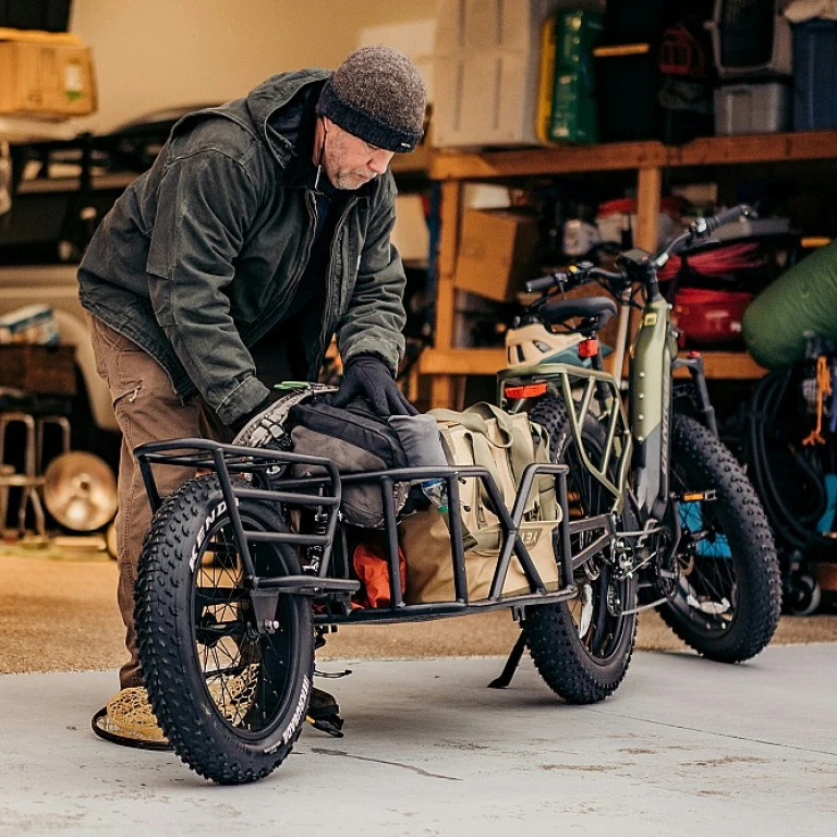 Pourquoi choisir un vélo cargo électrique pour vos déplacements quotidiens