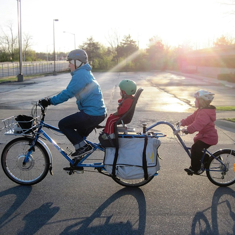 Optimiser le transport : porte-vélo sur rail pour vélos cargo